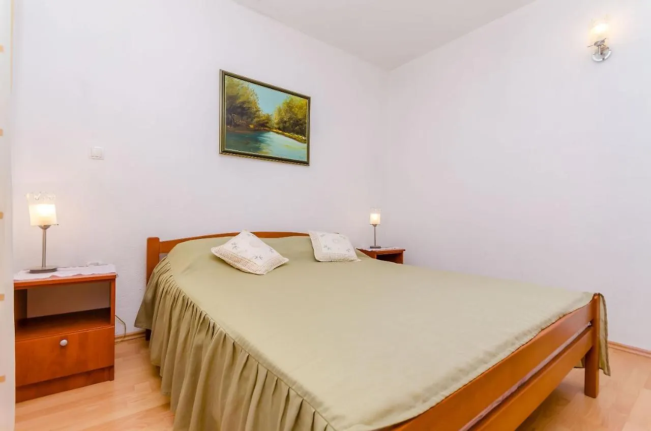 Apartments Stara Maslina Slatine 0*,